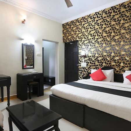 ホテルCapital O 46475 Gd International Redfort Nilambūr エクステリア 写真