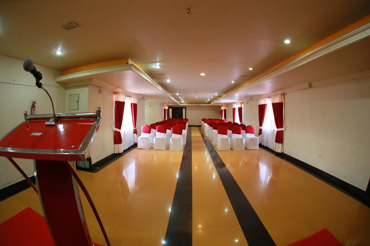 ホテルCapital O 46475 Gd International Redfort Nilambūr エクステリア 写真