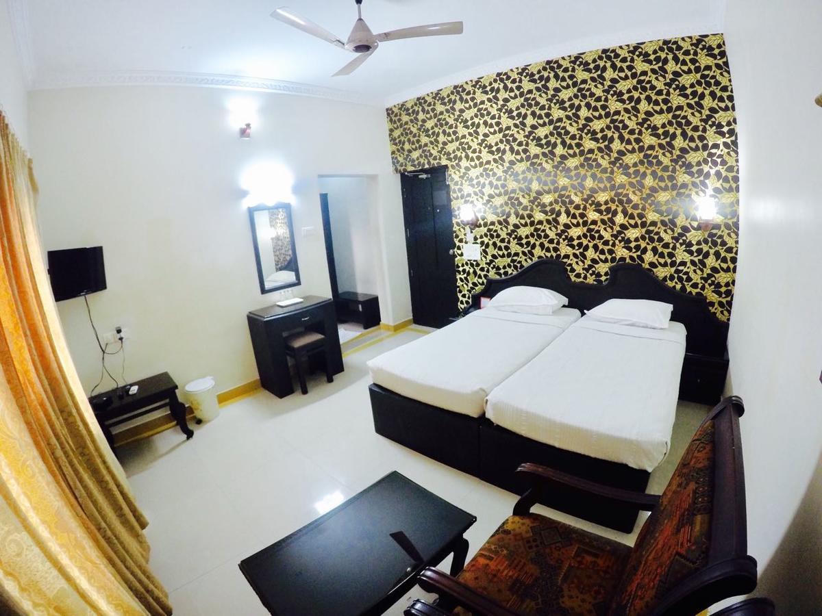 ホテルCapital O 46475 Gd International Redfort Nilambūr エクステリア 写真