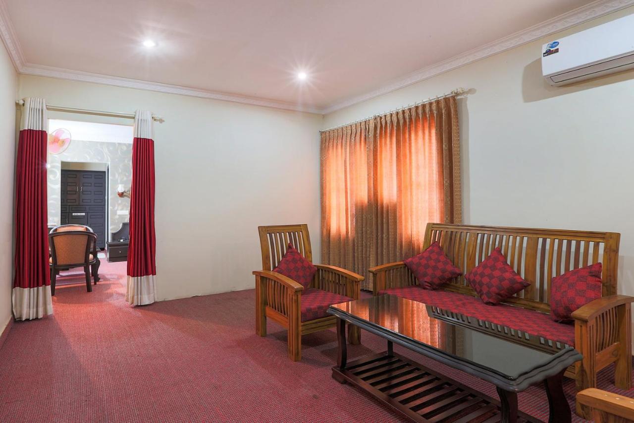 ホテルCapital O 46475 Gd International Redfort Nilambūr エクステリア 写真
