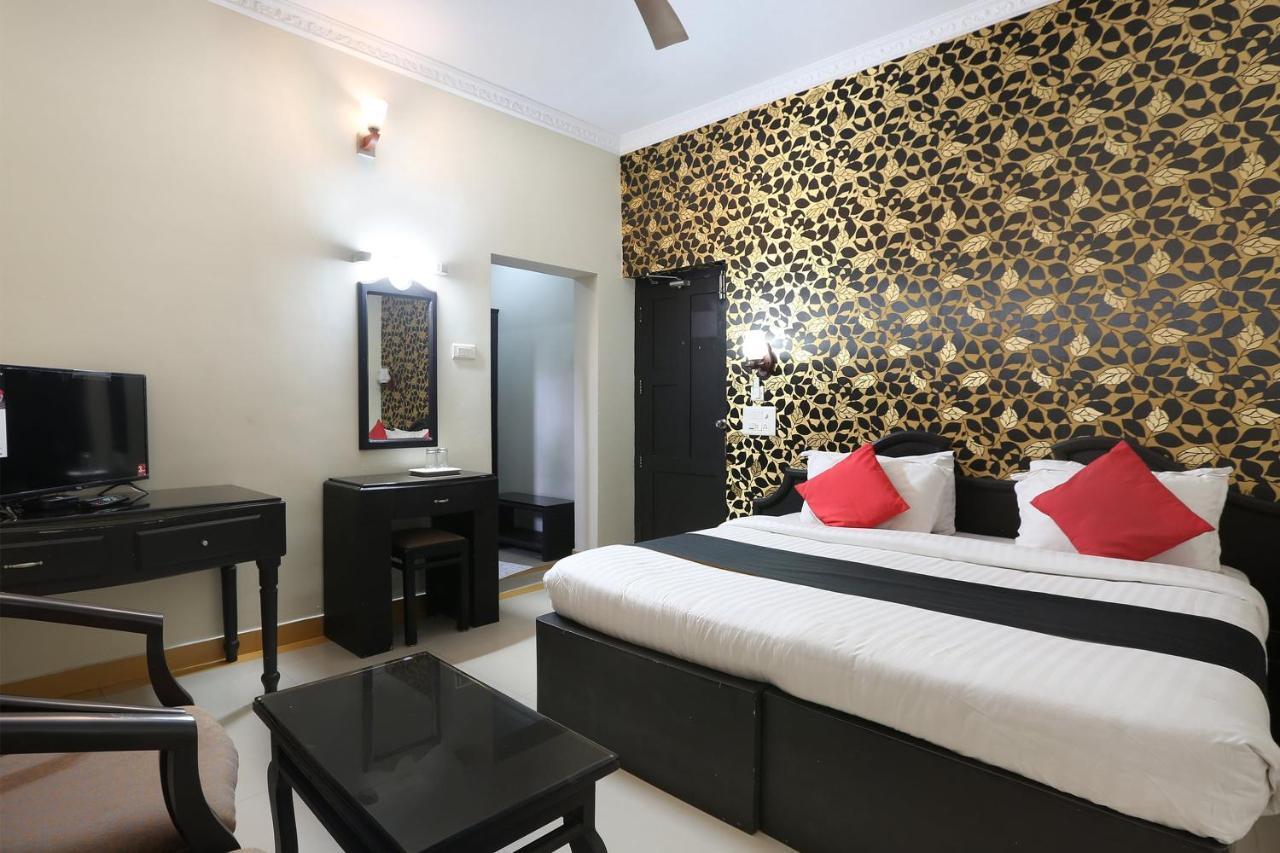 ホテルCapital O 46475 Gd International Redfort Nilambūr エクステリア 写真